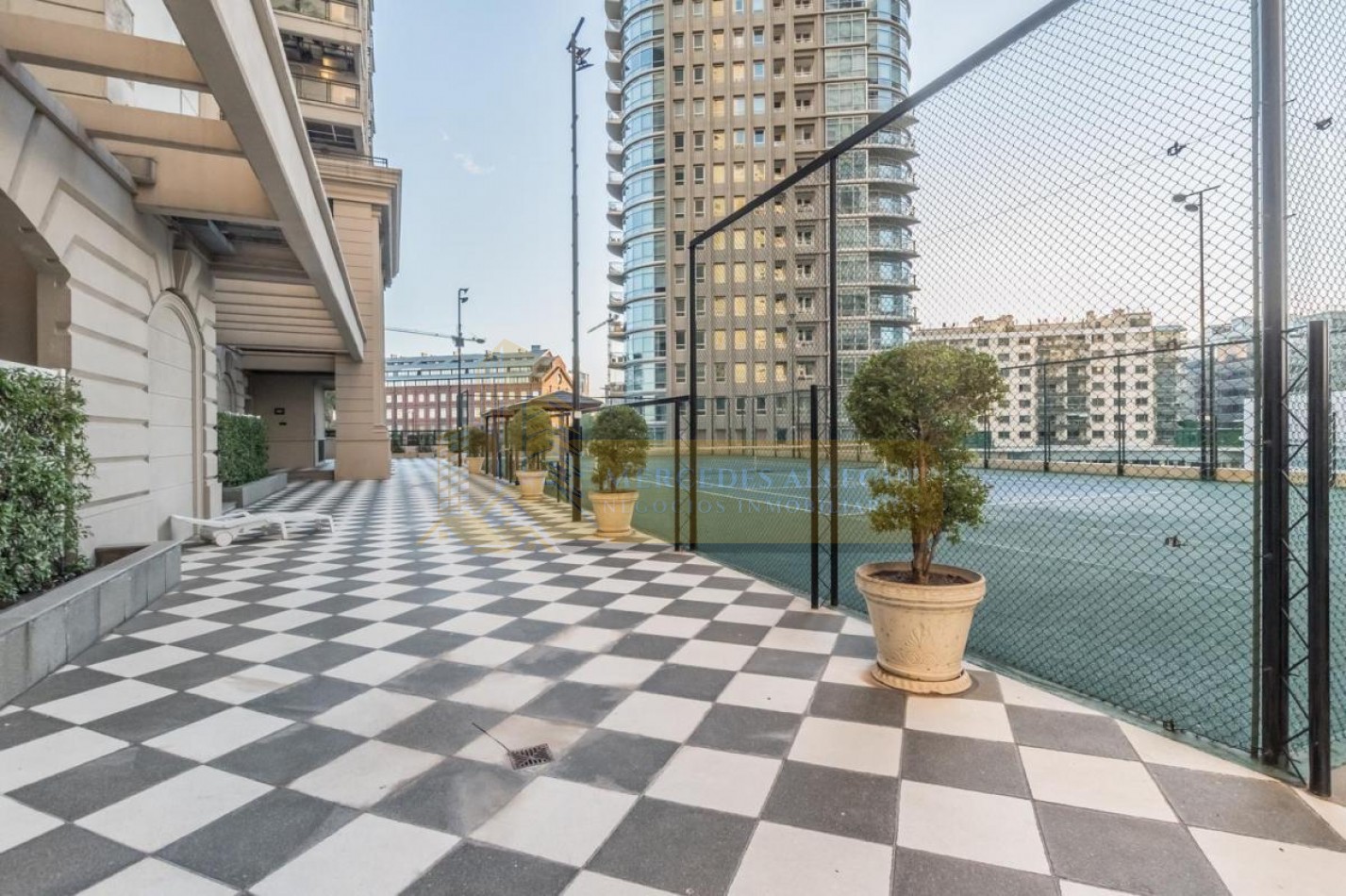 Departamento 2 amb Edificio Chateau. Pto Madero.