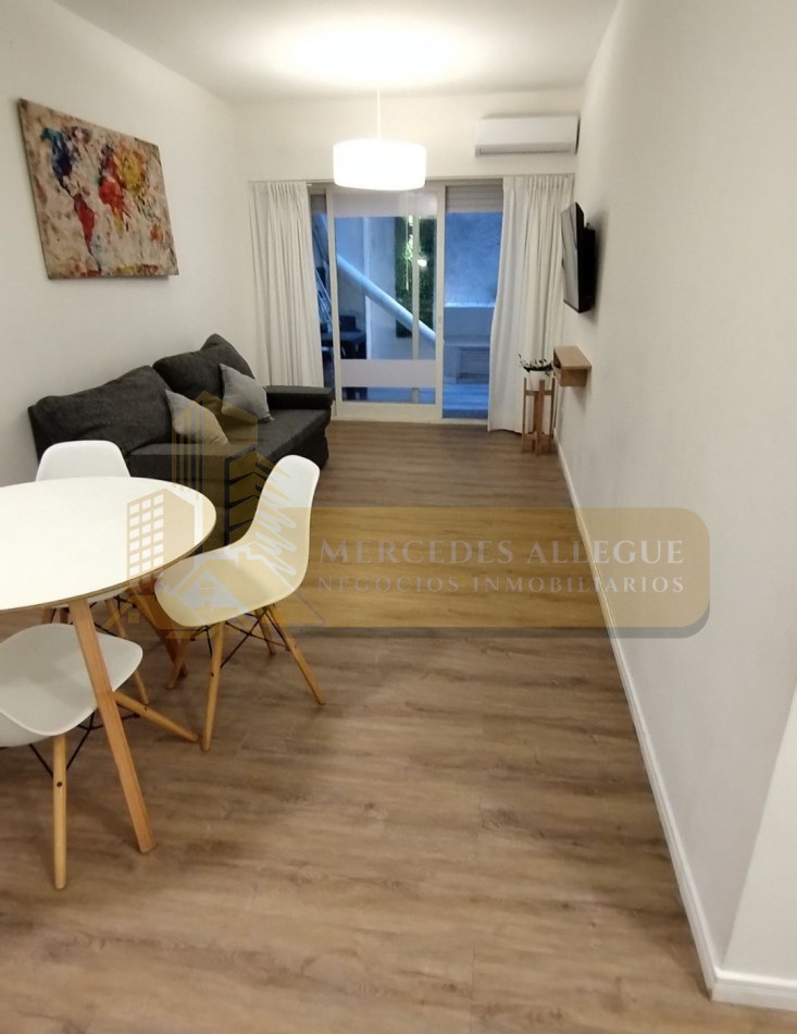 Alquiler 2 ambientes con patio. Barrio Retiro